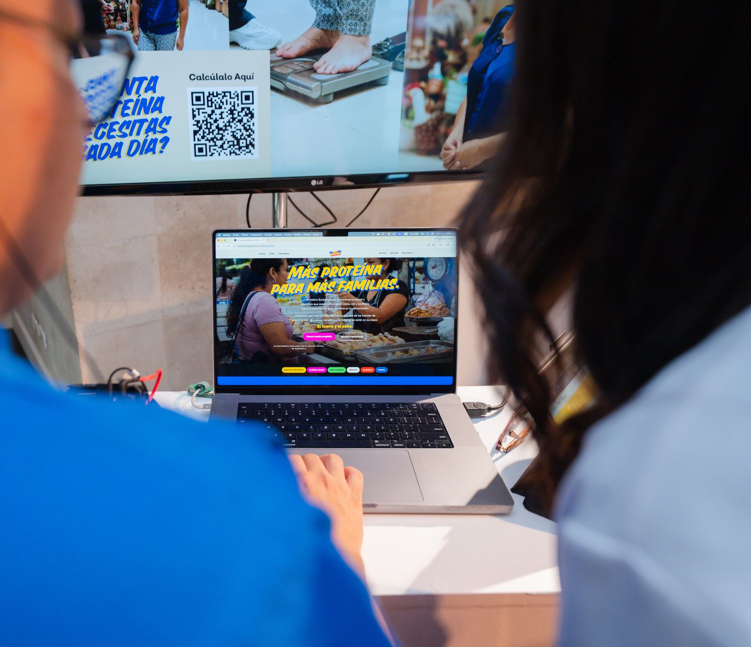 El sitio del movimiento abierto en una laptop