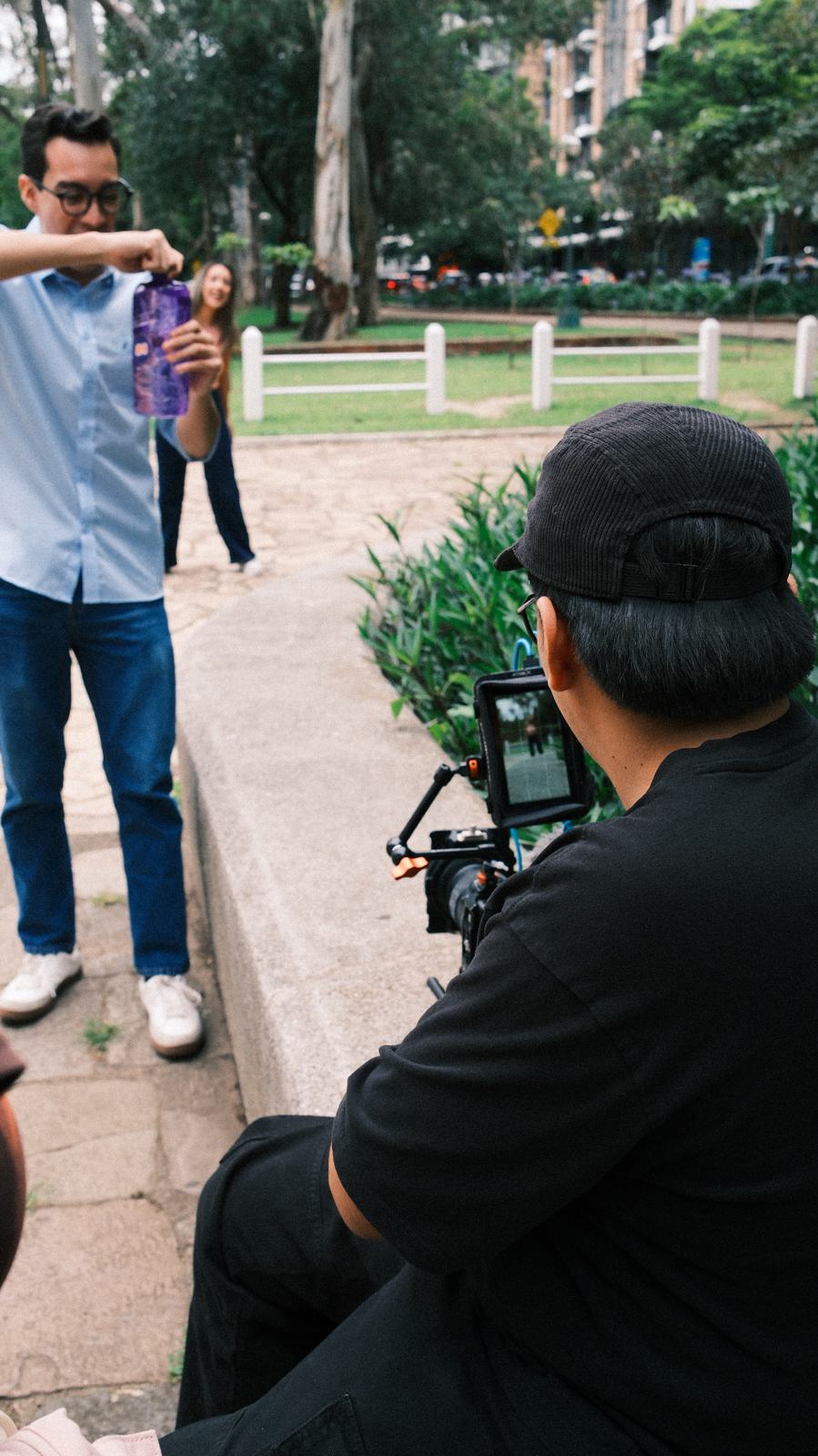 Grabando testimonios en el parque