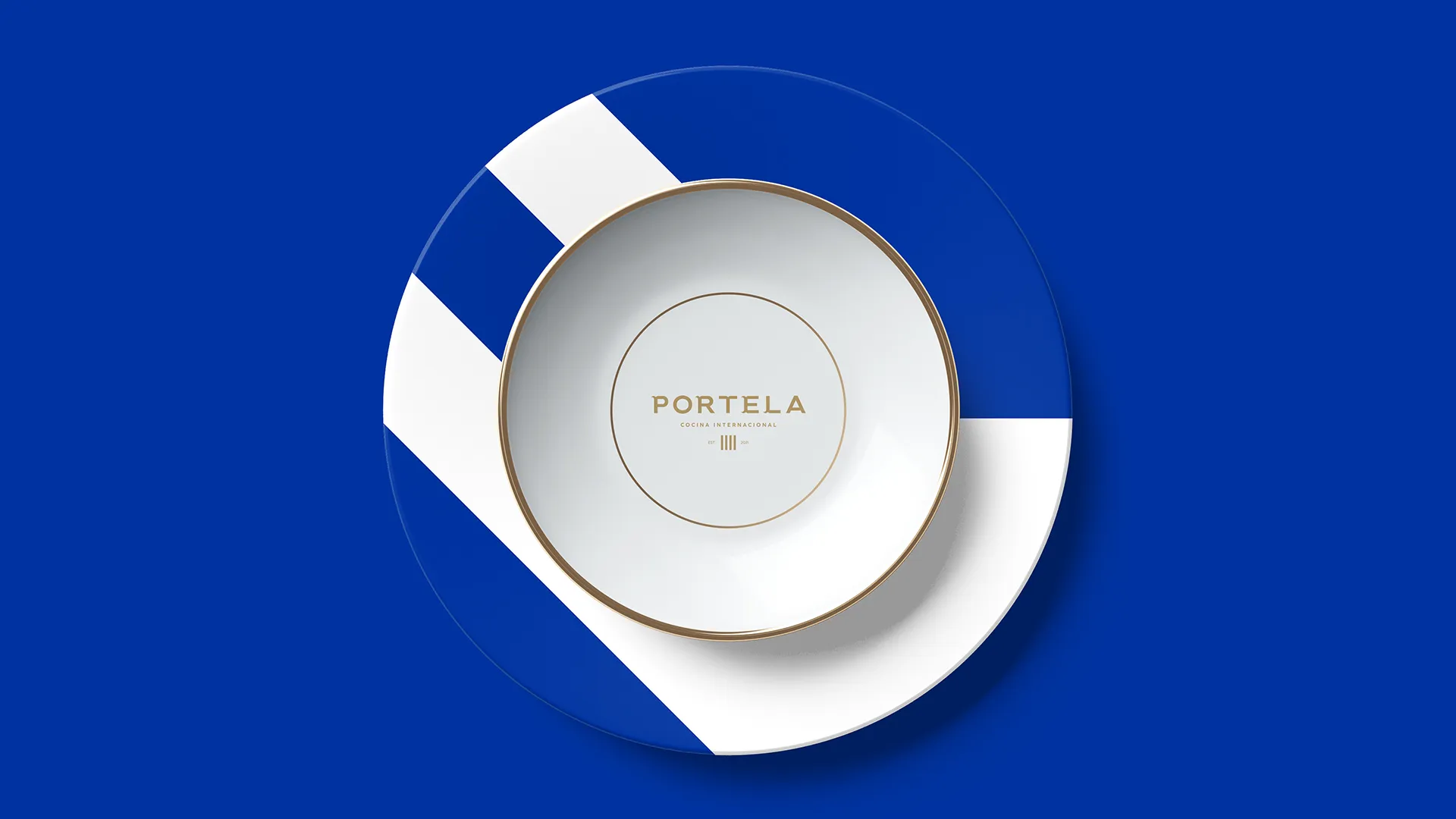 Porcelain plate with the logotype and a gold rim