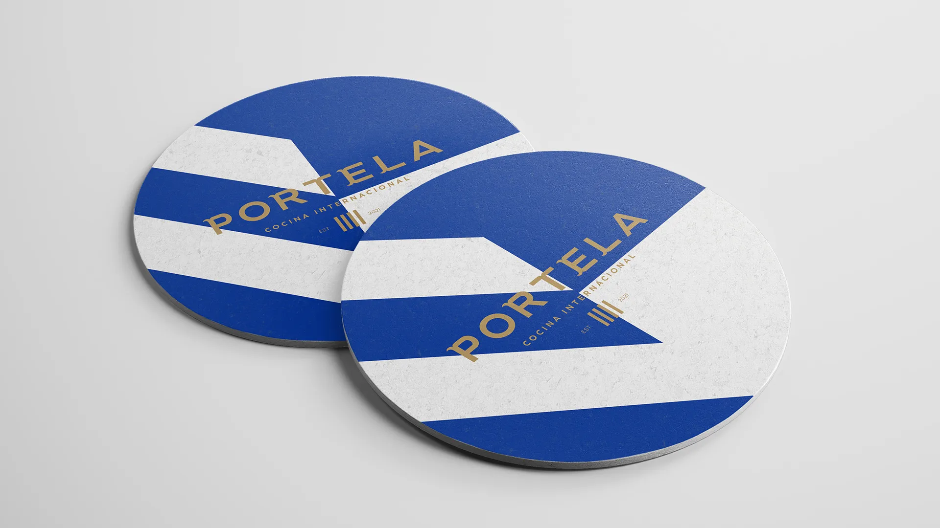 Round coasters with the diagonal band