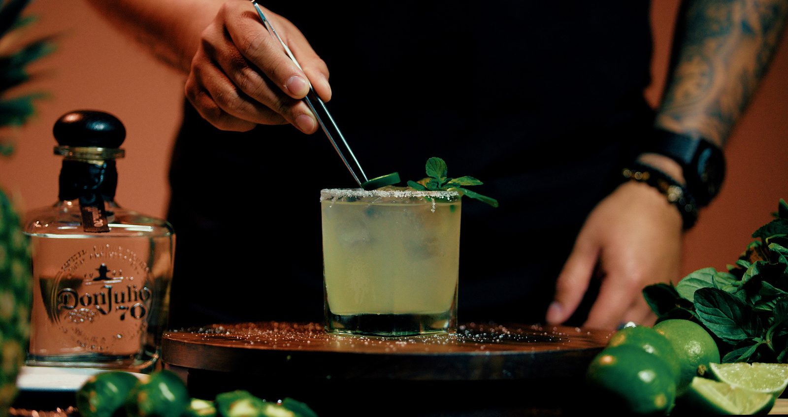 Margarita con limón y hierbabuena
